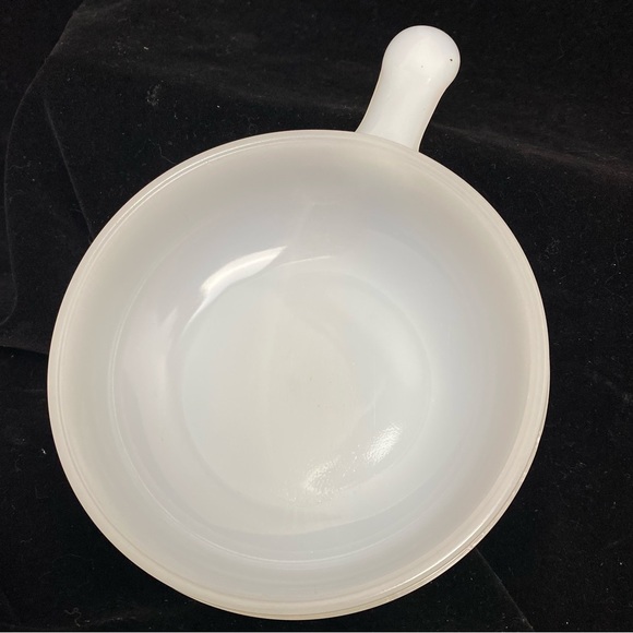 Vintage EUC Glasbake Milk Glass 11oz. # J2663 Microwave Safe Round Handled Dish - Picture 1 of 12